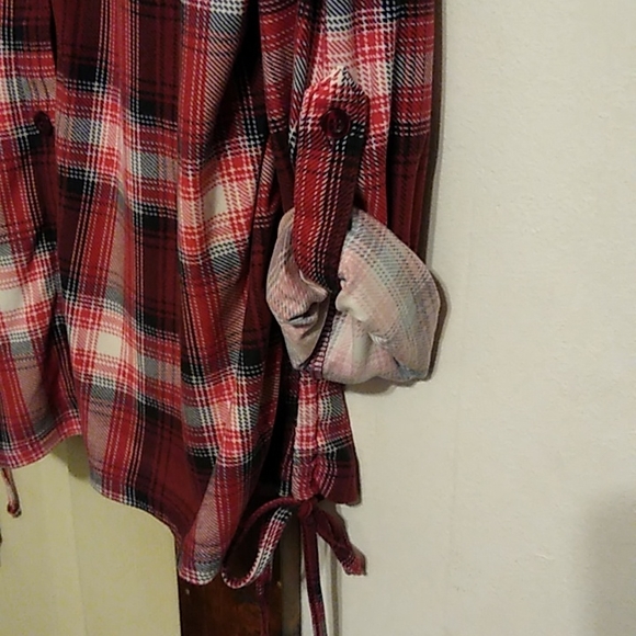 Like New No Comment Buttery Soft Plaid Top: Large - Picture 3 of 7